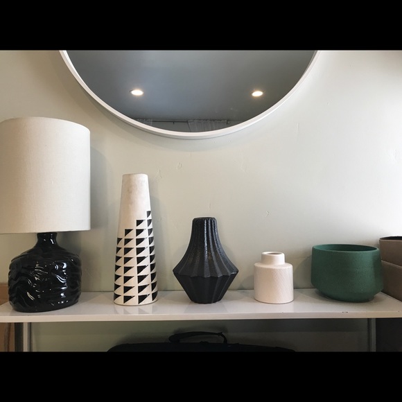 🛑 SOLD! 🛑 White Ceramic Vase w/ Carved Pattern - Picture 2 of 2